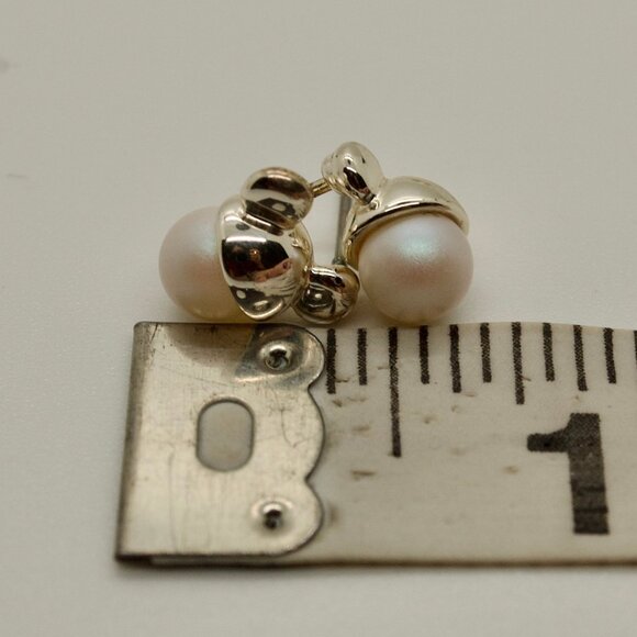 Disney Mickey Mouse Pearl Stud Earrings – Silver Tone – Classic & Adorable! - Picture 4 of 4